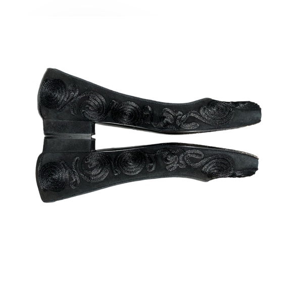Nanette Lepore Shoes - Vintage Nanette Lepore Black with piping Size 7.5